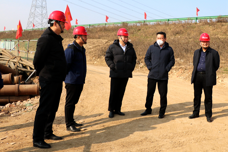 公司黨委書記、董事長(zhǎng)錢申春調(diào)研S247（圍烏路）改建工程四期項(xiàng)目建設(shè) (2)